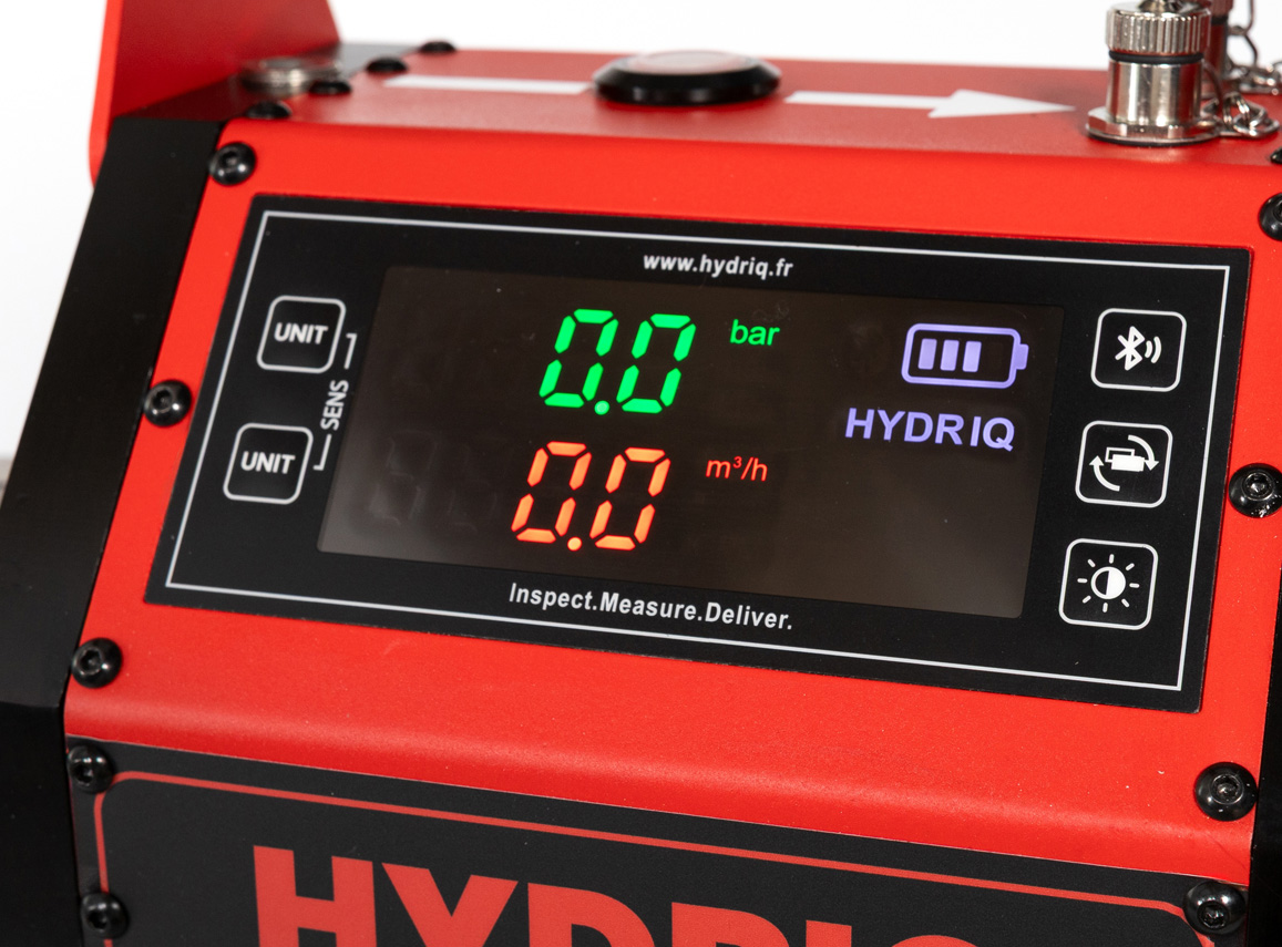 HYDRIQ Portable Fire Hydrant Flow Tester HYDRIQ portable electromagnetic fire hydrant flow tester with integrated digital display.