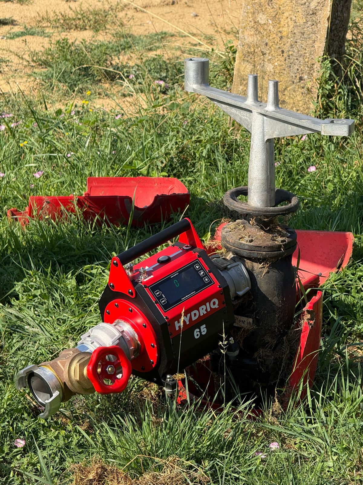 HYDRIQ 65 connected to a fire hydrant during a field inspection