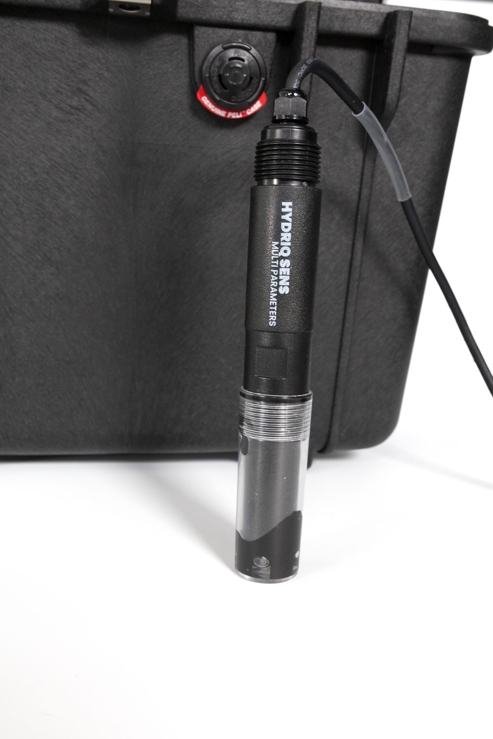 HYDRIQ SENS multiparameter probe with its protective case